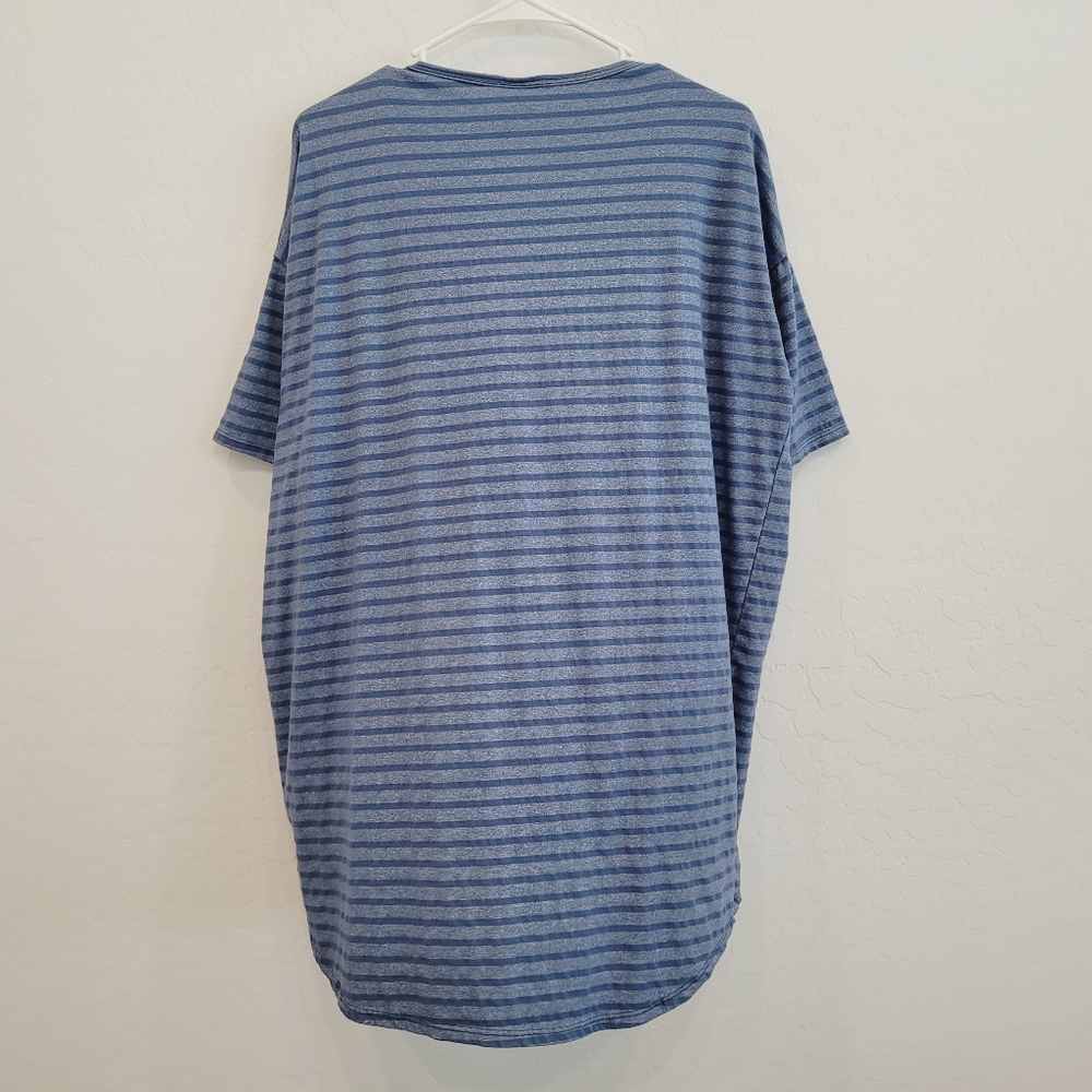 💕 LulaRoe Irma Tunic Top Blue & Gray Stripes Size XS - Picture 5 of 8